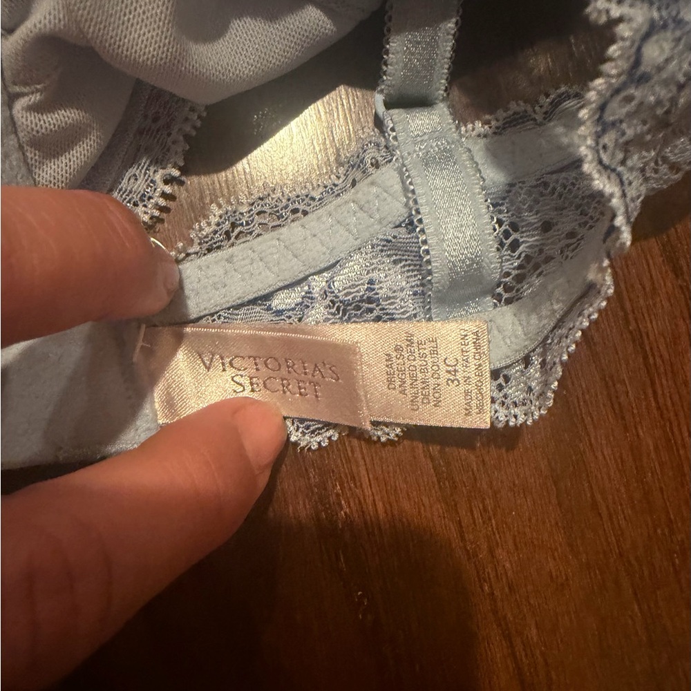 Victoria's Secret Powder Blue Lace Underwire Bra - Picture 4 of 6